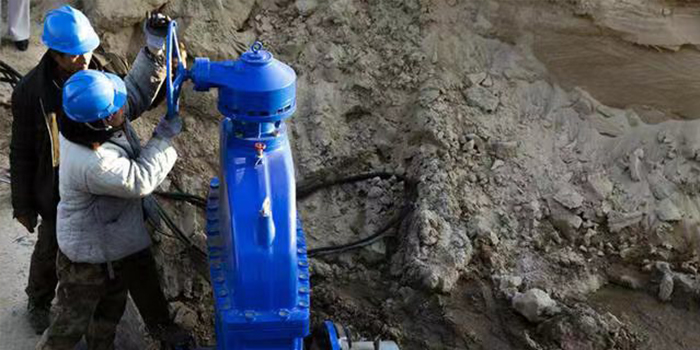 Soft seal gate valves shall be installed in engineering with pressure opening
